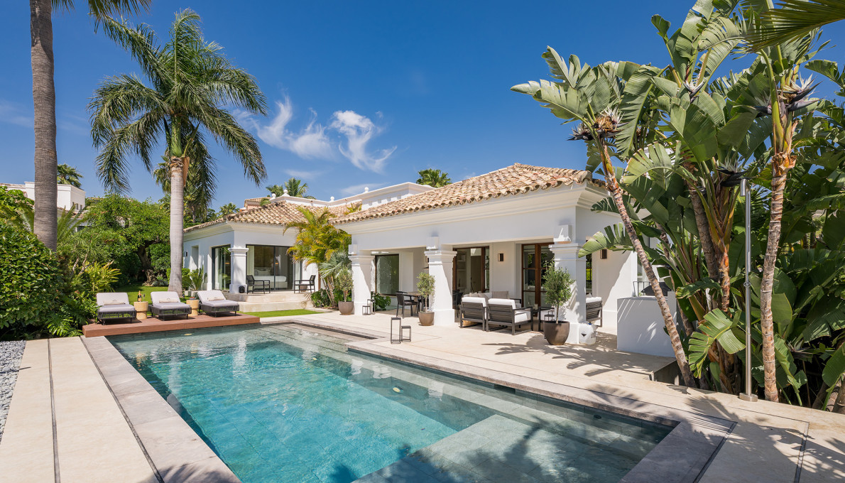 FOR SALE 🌟🏡 Fully Renovated Bellevue Villa with La Concha Views🇪🇸 Nueva Andalucia, Marbella 🇪🇸