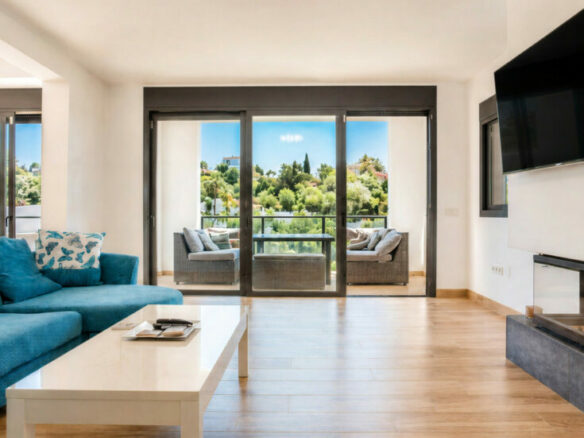 FOR SALE 🌟🏡 Renovated Family Villa in El Rosario🇪🇸 Marbella East, Costa del Sol 🇪🇸