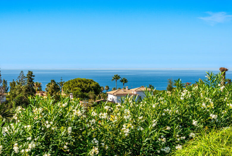FOR SALE 🌟🏡 Single-Level Luxury Villa in El Rosario🇪🇸 Marbella East, Costa del Sol 🇪🇸