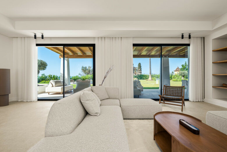 FOR SALE 🌟🏡 Single-Level Luxury Villa in El Rosario🇪🇸 Marbella East, Costa del Sol 🇪🇸