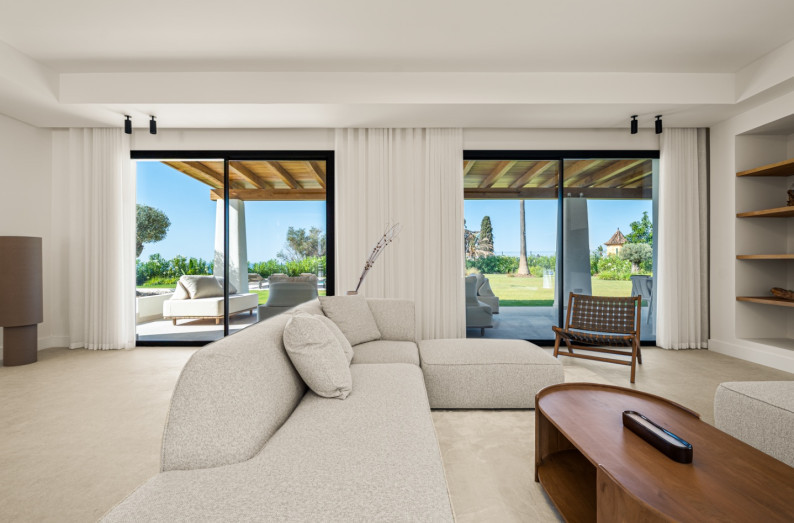 FOR SALE 🌟🏡 Single-Level Luxury Villa in El Rosario🇪🇸 Marbella East, Costa del Sol 🇪🇸