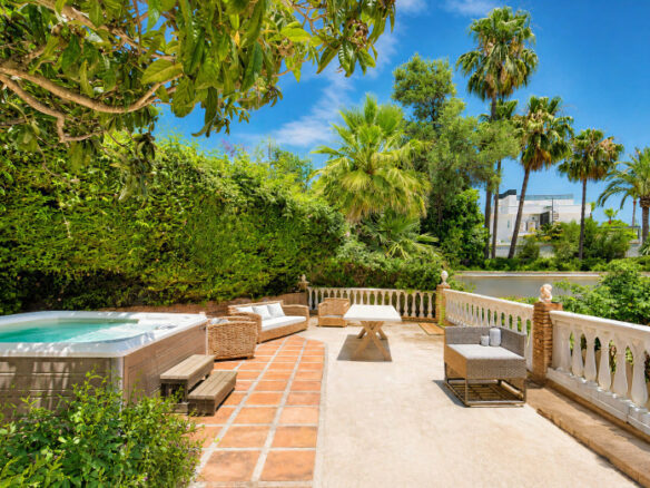 FOR SALE 🌟🏡 Renovated Family Villa in El Rosario🇪🇸 Marbella East, Costa del Sol 🇪🇸