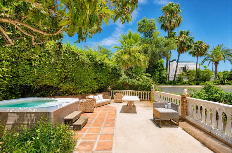 FOR SALE 🌟🏡 Renovated Family Villa in El Rosario🇪🇸 Marbella East, Costa del Sol 🇪🇸