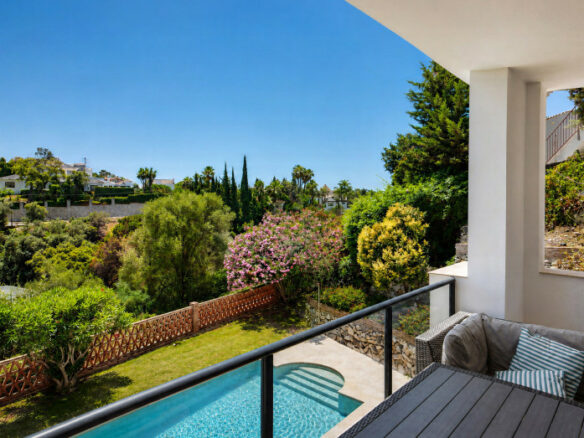 FOR SALE 🌟🏡 Renovated Family Villa in El Rosario🇪🇸 Marbella East, Costa del Sol 🇪🇸