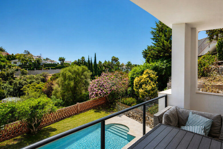 FOR SALE 🌟🏡 Renovated Family Villa in El Rosario🇪🇸 Marbella East, Costa del Sol 🇪🇸