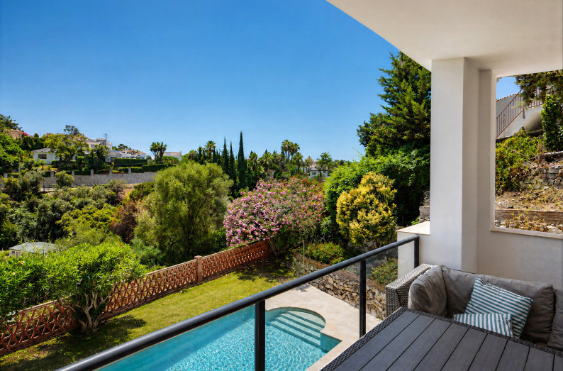 FOR SALE 🌟🏡 Renovated Family Villa in El Rosario🇪🇸 Marbella East, Costa del Sol 🇪🇸