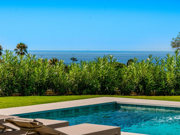 FOR SALE 🌟🏡 Single-Level Luxury Villa in El Rosario🇪🇸 Marbella East, Costa del Sol 🇪🇸
