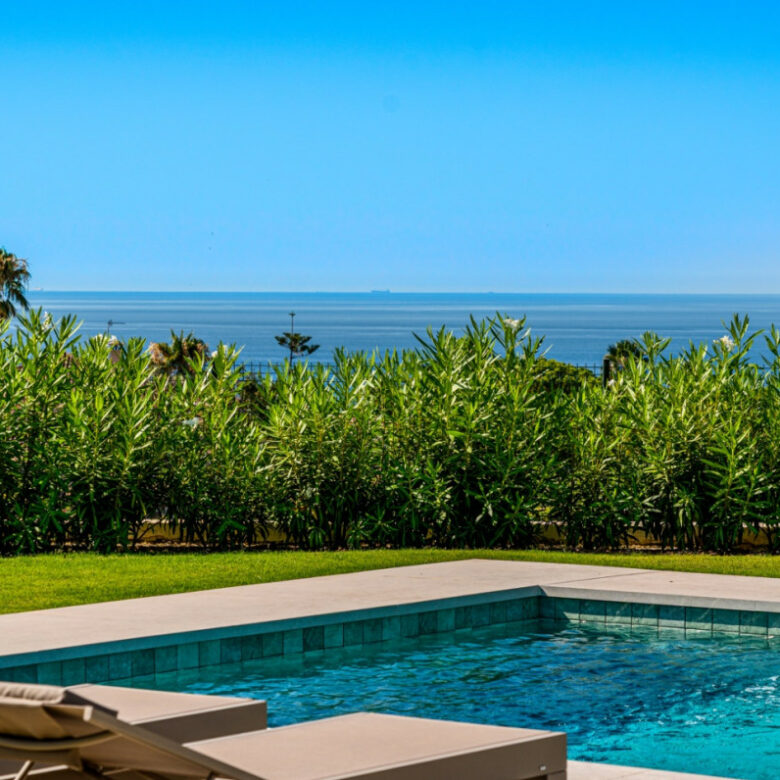 FOR SALE 🌟🏡 Single-Level Luxury Villa in El Rosario🇪🇸 Marbella East, Costa del Sol 🇪🇸