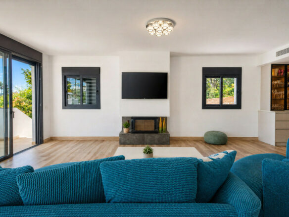 FOR SALE 🌟🏡 Renovated Family Villa in El Rosario🇪🇸 Marbella East, Costa del Sol 🇪🇸