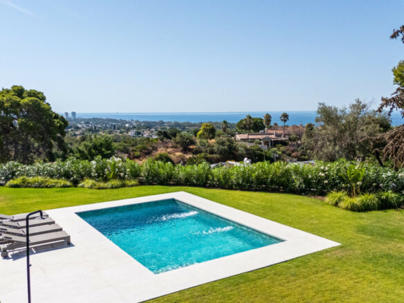 FOR SALE 🌟🏡 Single-Level Luxury Villa in El Rosario🇪🇸 Marbella East, Costa del Sol 🇪🇸