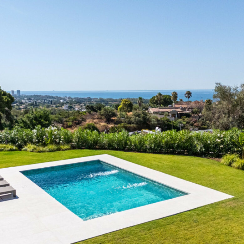FOR SALE 🌟🏡 Single-Level Luxury Villa in El Rosario🇪🇸 Marbella East, Costa del Sol 🇪🇸