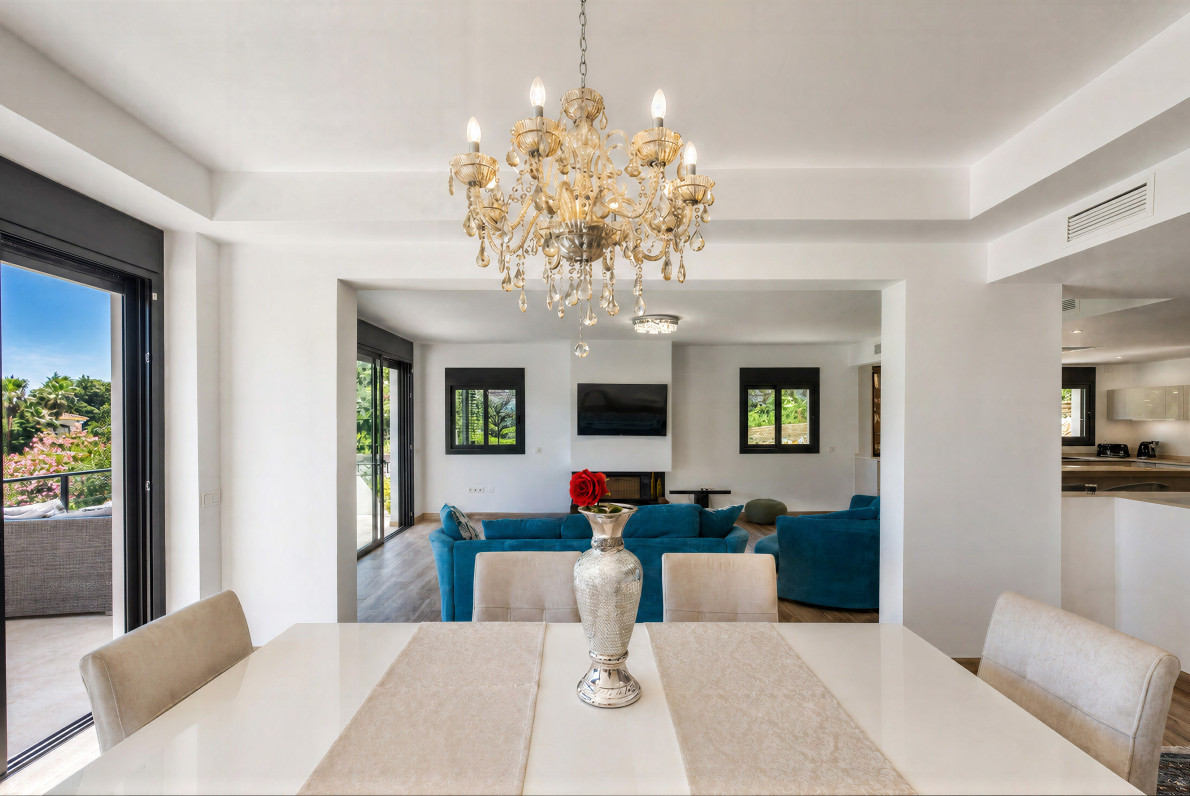 FOR SALE 🌟🏡 Renovated Family Villa in El Rosario🇪🇸 Marbella East, Costa del Sol 🇪🇸