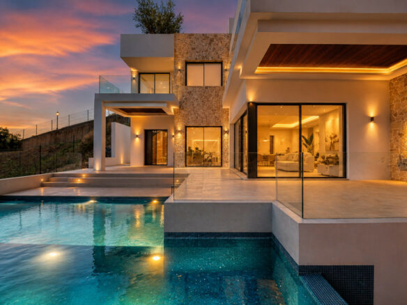 FOR SALE 🌟🏡 Contemporary Designer Villa in Elviria🇪🇸 Marbella East, Costa del Sol 🇪🇸