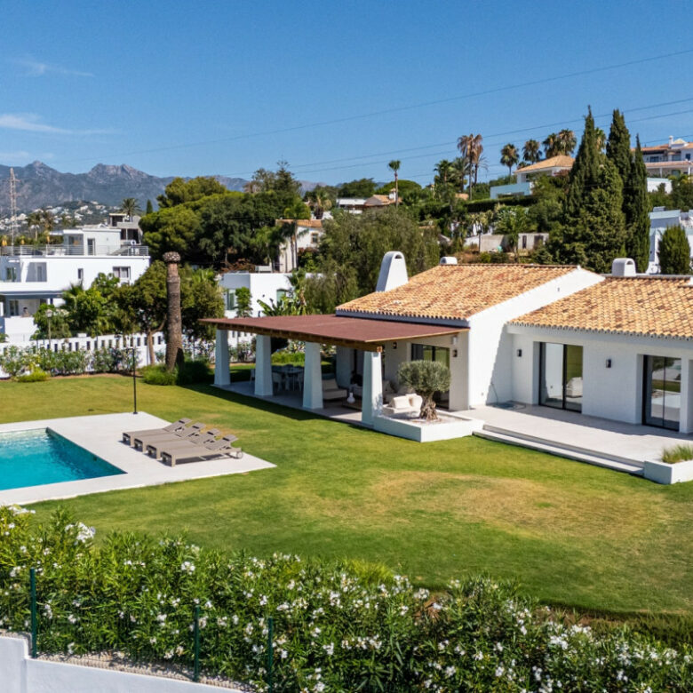 FOR SALE 🌟🏡 Single-Level Luxury Villa in El Rosario🇪🇸 Marbella East, Costa del Sol 🇪🇸
