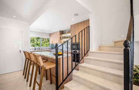 FOR SALE 🌟🏡 Refurbished Frontline Golf Townhouse with Rental Potential🇪🇸 Nueva Andalucía, Marbella 🇪🇸