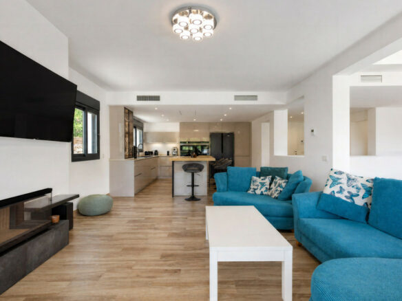 FOR SALE 🌟🏡 Renovated Family Villa in El Rosario🇪🇸 Marbella East, Costa del Sol 🇪🇸
