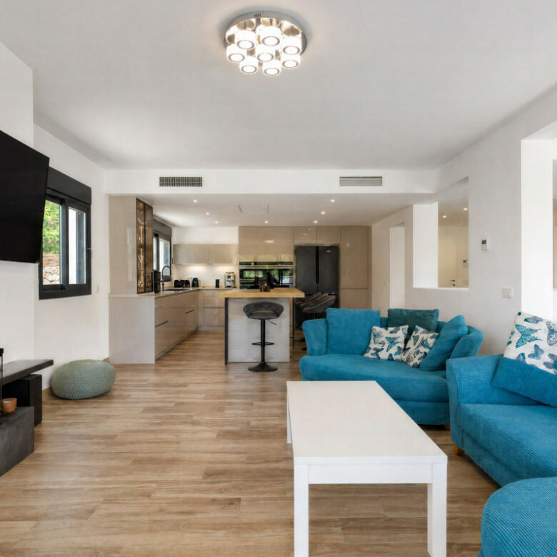 FOR SALE 🌟🏡 Renovated Family Villa in El Rosario🇪🇸 Marbella East, Costa del Sol 🇪🇸