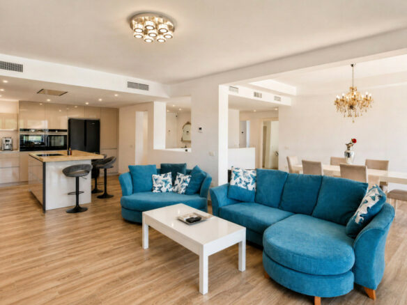 FOR SALE 🌟🏡 Renovated Family Villa in El Rosario🇪🇸 Marbella East, Costa del Sol 🇪🇸