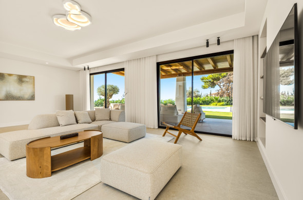 FOR SALE 🌟🏡 Single-Level Luxury Villa in El Rosario🇪🇸 Marbella East, Costa del Sol 🇪🇸