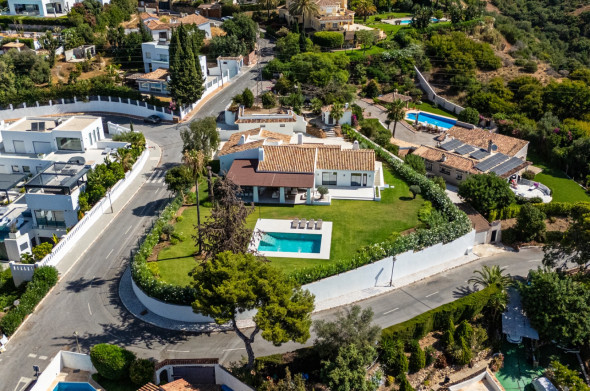 FOR SALE 🌟🏡 Single-Level Luxury Villa in El Rosario🇪🇸 Marbella East, Costa del Sol 🇪🇸
