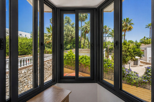 FOR SALE 🌟🏡 Renovated Family Villa in El Rosario🇪🇸 Marbella East, Costa del Sol 🇪🇸