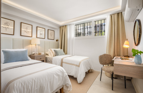 FOR SALE 🌟🏡 Refurbished Frontline Golf Townhouse with Rental Potential🇪🇸 Nueva Andalucía, Marbella 🇪🇸