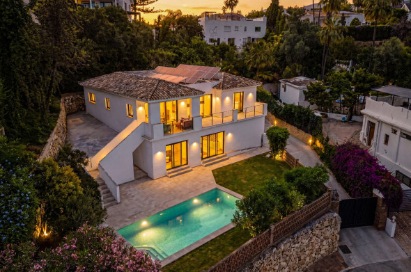 FOR SALE 🌟🏡 Renovated Family Villa in El Rosario🇪🇸 Marbella East, Costa del Sol 🇪🇸