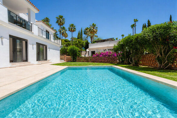 FOR SALE 🌟🏡 Renovated Family Villa in El Rosario🇪🇸 Marbella East, Costa del Sol 🇪🇸