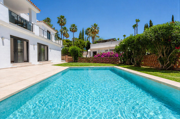 FOR SALE 🌟🏡 Renovated Family Villa in El Rosario🇪🇸 Marbella East, Costa del Sol 🇪🇸