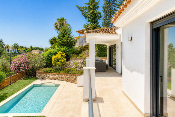 FOR SALE 🌟🏡 Renovated Family Villa in El Rosario🇪🇸 Marbella East, Costa del Sol 🇪🇸