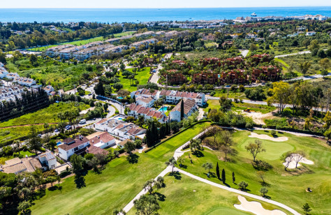 FOR SALE 🌟🏡 Refurbished Frontline Golf Townhouse with Rental Potential🇪🇸 Nueva Andalucía, Marbella 🇪🇸