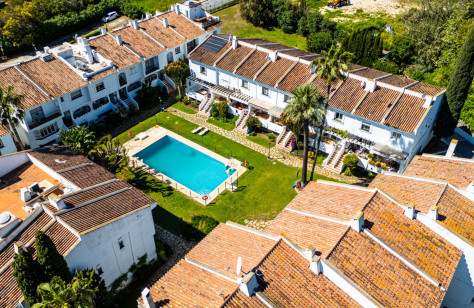 FOR SALE 🌟🏡 Refurbished Frontline Golf Townhouse with Rental Potential🇪🇸 Nueva Andalucía, Marbella 🇪🇸