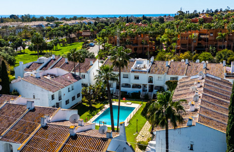 FOR SALE 🌟🏡 Refurbished Frontline Golf Townhouse with Rental Potential🇪🇸 Nueva Andalucía, Marbella 🇪🇸