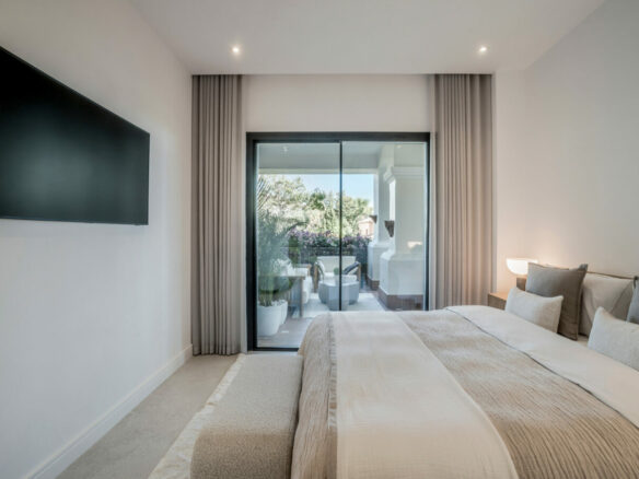 FOR SALE 🌟🏢 Renovated Ground-Floor Apartment with Sea Views🇪🇸 Altos Reales, Sierra Blanca, Marbella 🇪🇸