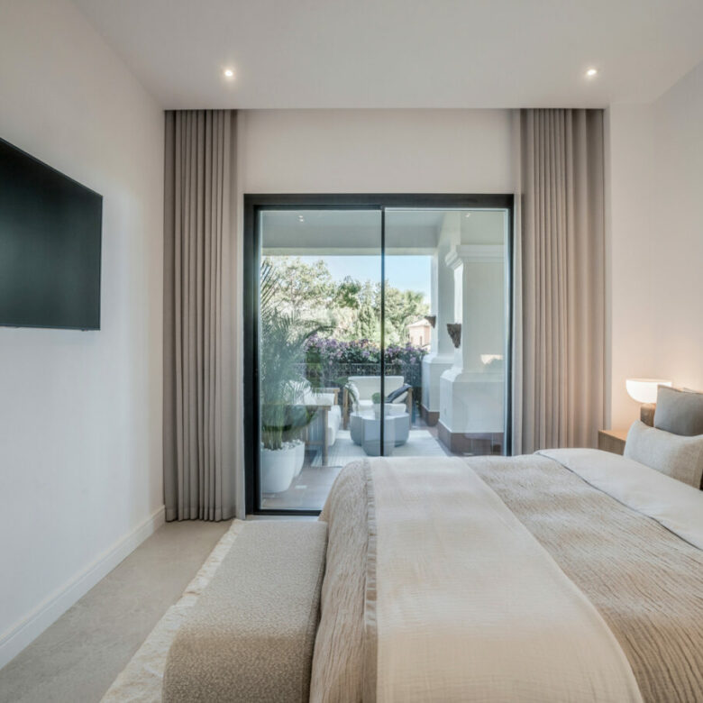 FOR SALE 🌟🏢 Renovated Ground-Floor Apartment with Sea Views🇪🇸 Altos Reales, Sierra Blanca, Marbella 🇪🇸