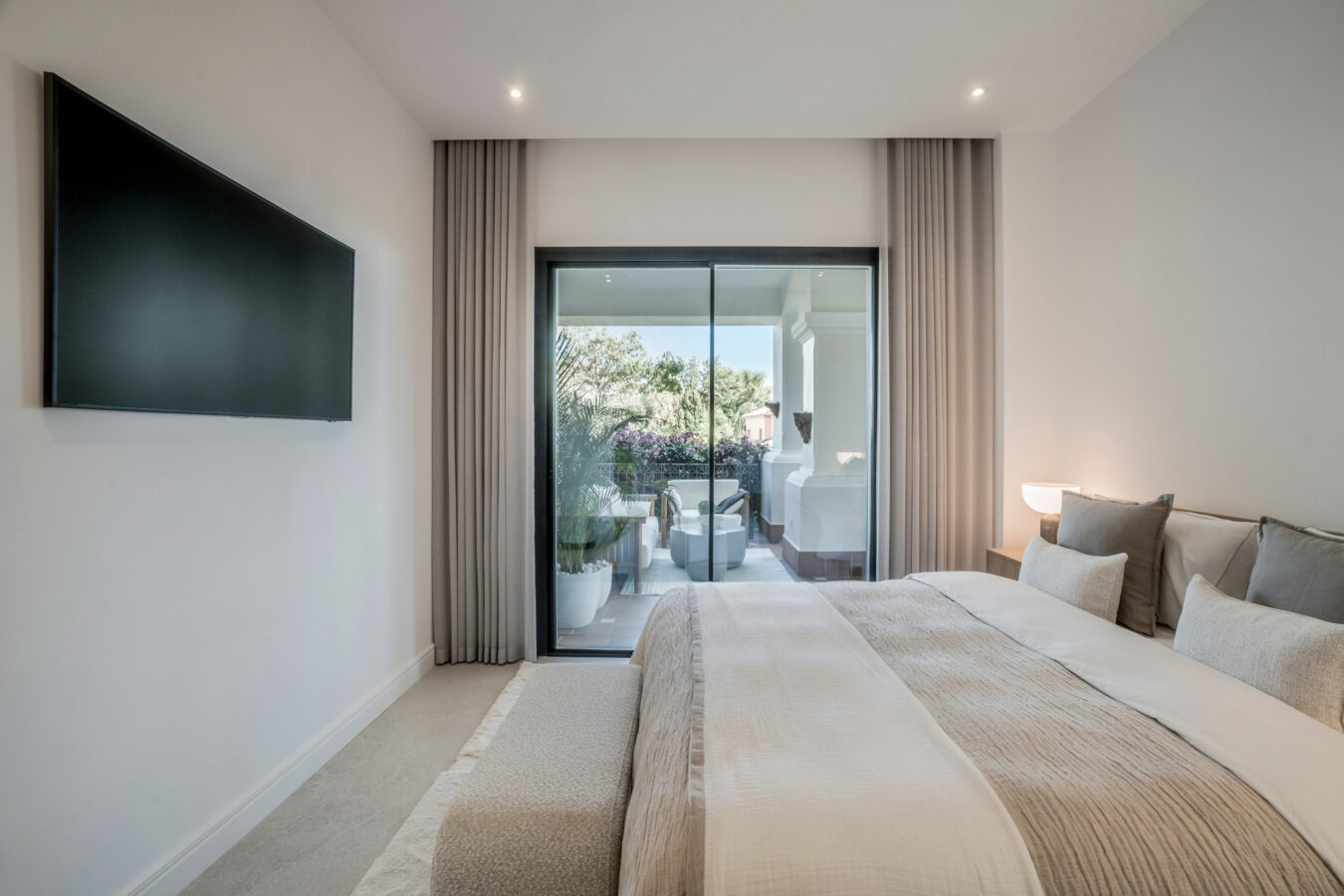 FOR SALE 🌟🏢 Renovated Ground-Floor Apartment with Sea Views🇪🇸 Altos Reales, Sierra Blanca, Marbella 🇪🇸