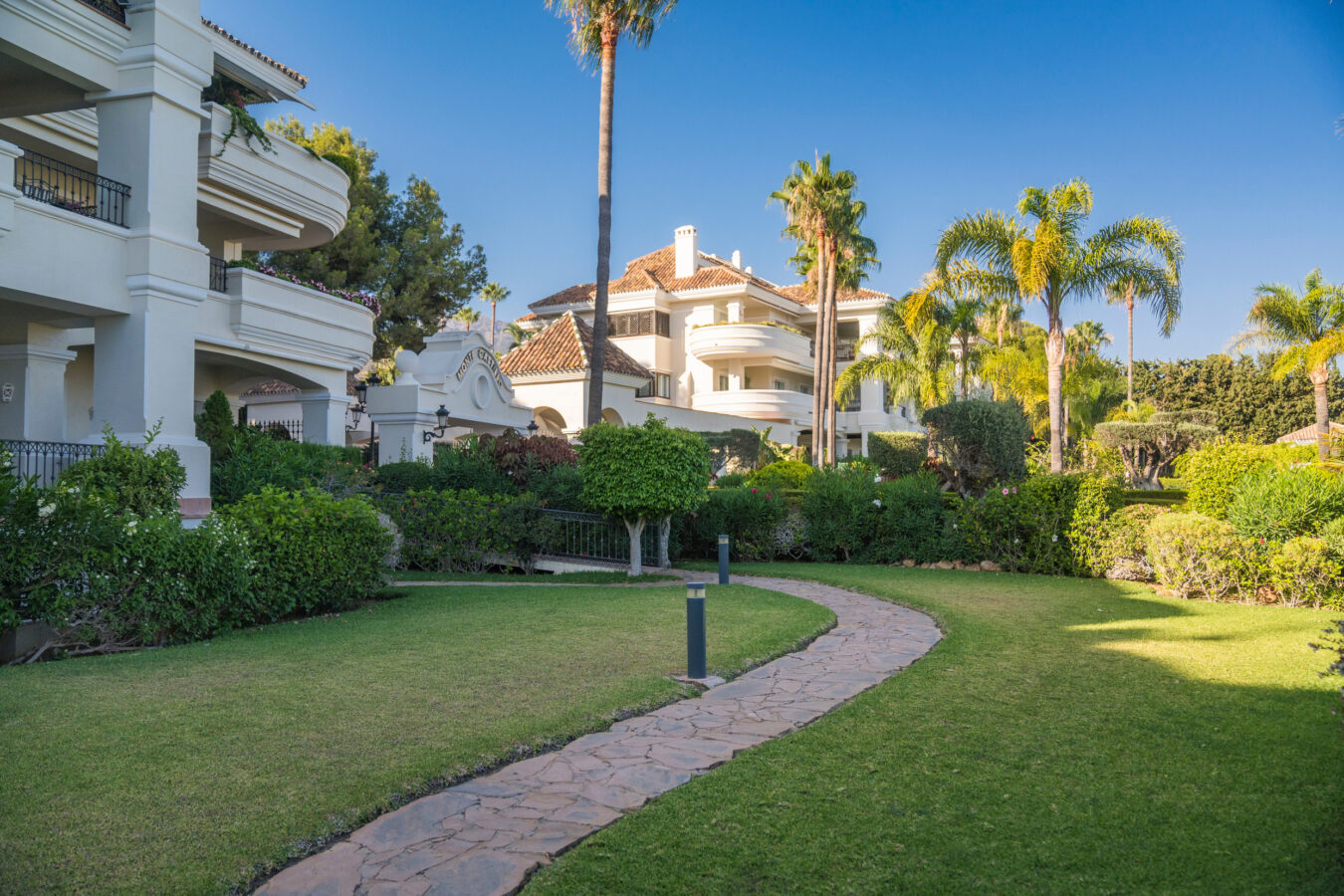 FOR SALE 🌟🏢 Renovated Ground-Floor Apartment with Sea Views🇪🇸 Altos Reales, Sierra Blanca, Marbella 🇪🇸