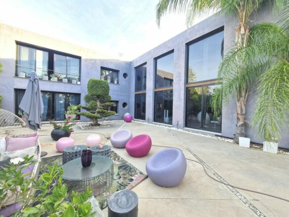 Private villa on a 1800 m2 plot in a quiet cul-de-sac Atalaya New Golden Mile