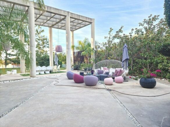 Private villa on a 1800 m2 plot in a quiet cul-de-sac Atalaya New Golden Mile