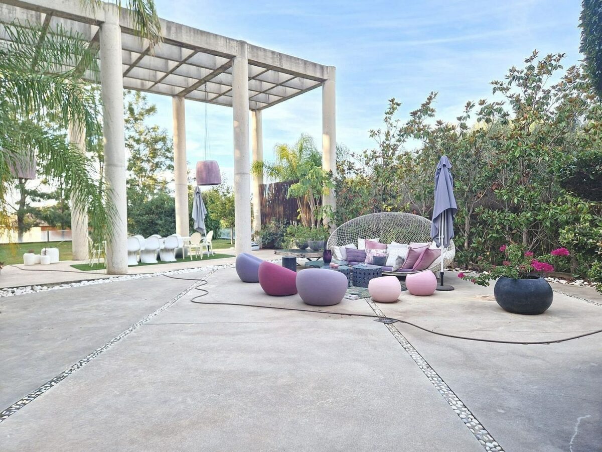 Private villa on a 1800 m2 plot in a quiet cul-de-sac Atalaya New Golden Mile