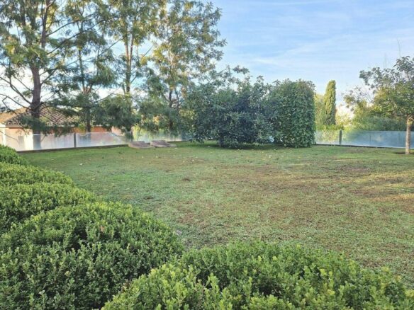 Private villa on a 1800 m2 plot in a quiet cul-de-sac Atalaya New Golden Mile