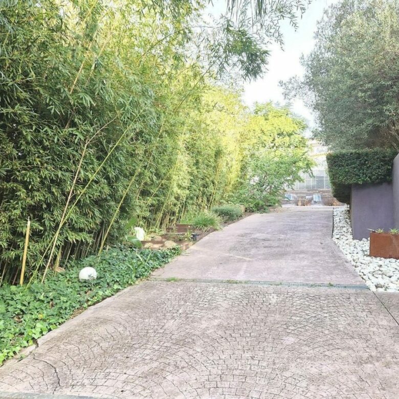 Private villa on a 1800 m2 plot in a quiet cul-de-sac Atalaya New Golden Mile