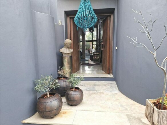 Private villa on a 1800 m2 plot in a quiet cul-de-sac Atalaya New Golden Mile