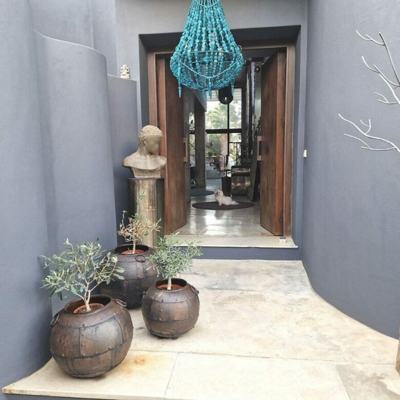 Private villa on a 1800 m2 plot in a quiet cul-de-sac Atalaya New Golden Mile