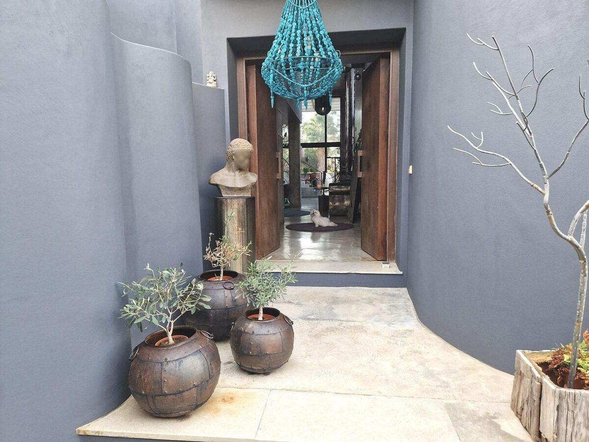 Private villa on a 1800 m2 plot in a quiet cul-de-sac Atalaya New Golden Mile