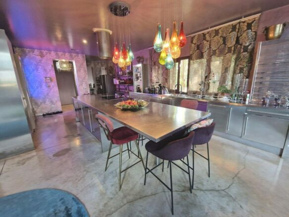 Private villa on a 1800 m2 plot in a quiet cul-de-sac Atalaya New Golden Mile
