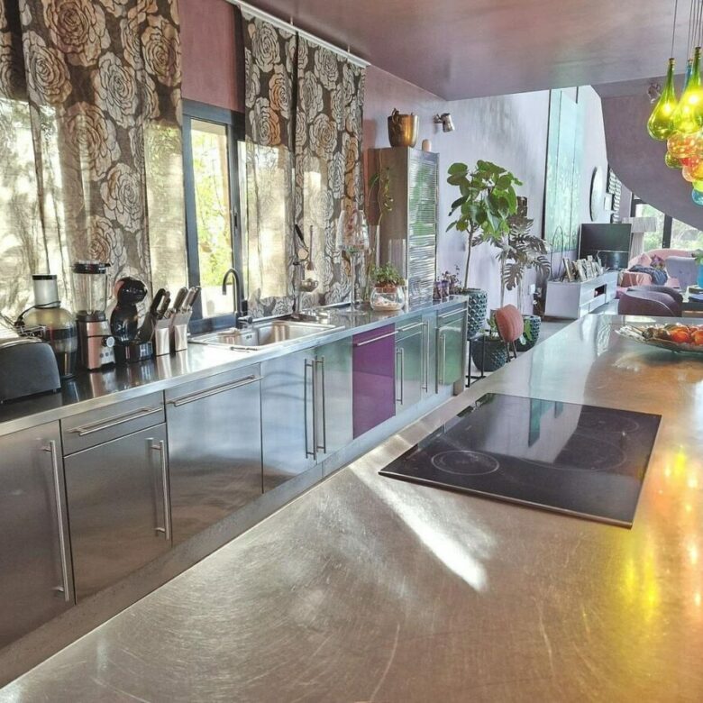 Private villa on a 1800 m2 plot in a quiet cul-de-sac Atalaya New Golden Mile