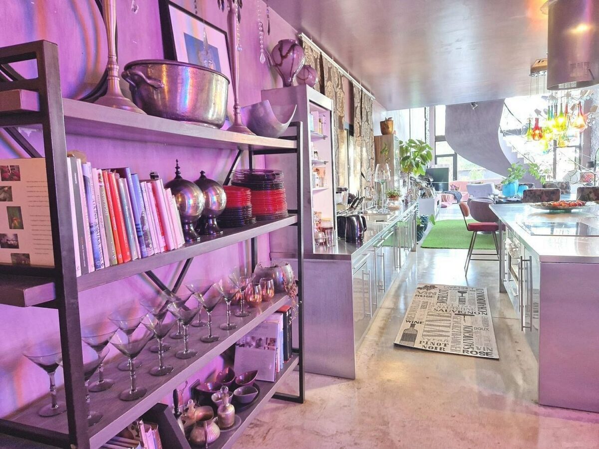 Private villa on a 1800 m2 plot in a quiet cul-de-sac Atalaya New Golden Mile