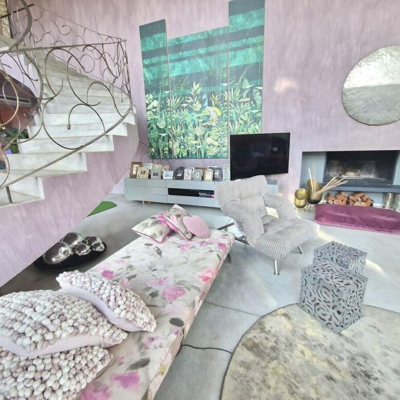 Private villa on a 1800 m2 plot in a quiet cul-de-sac Atalaya New Golden Mile
