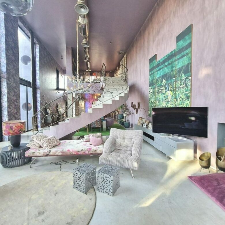 Private villa on a 1800 m2 plot in a quiet cul-de-sac Atalaya New Golden Mile